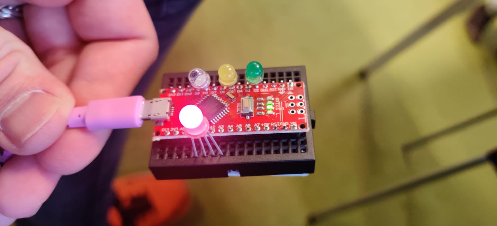 Lab – Blink Extreme maar dan op een breadboard – Arduino Nano programmeren