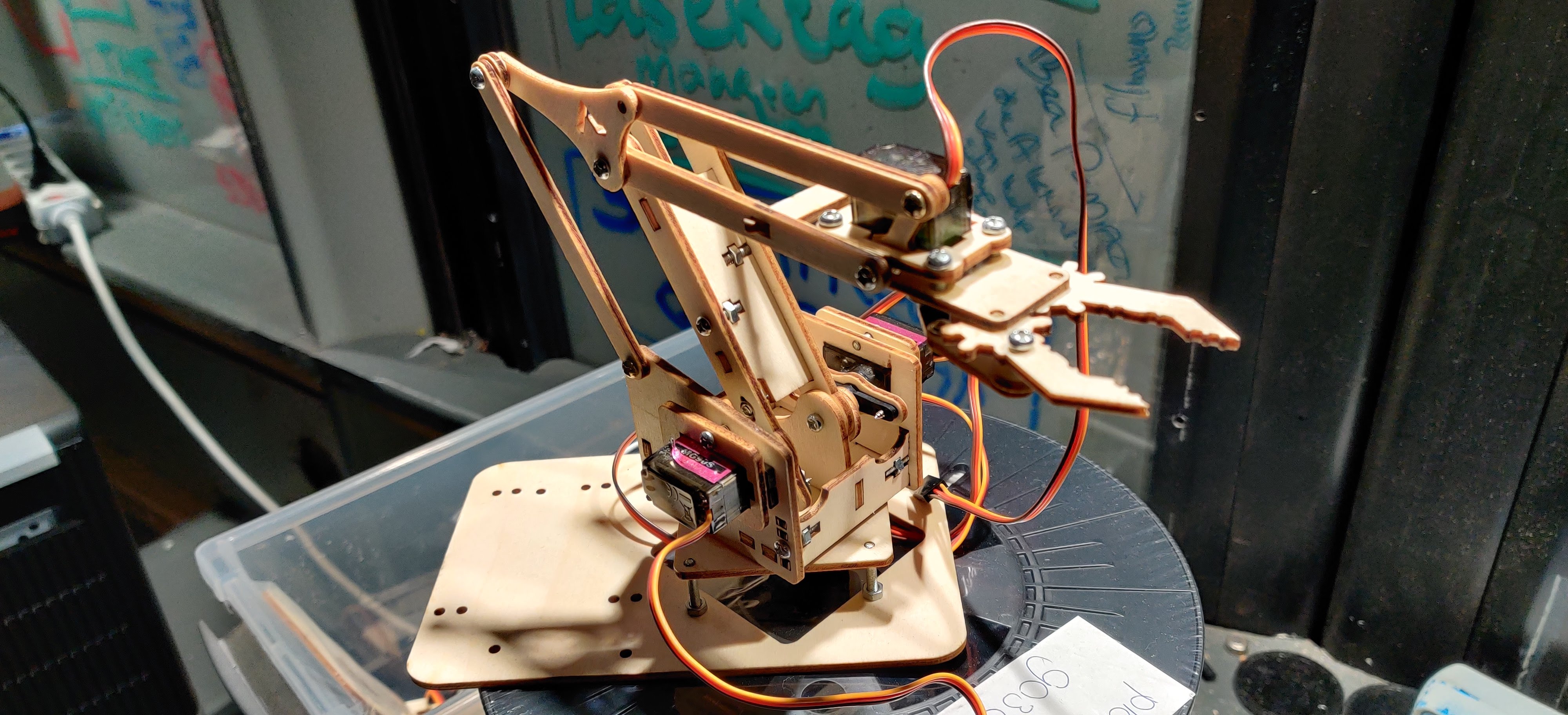 Cursus – Ontwikkel een Arduino robotarm – bouwen en programmeren
